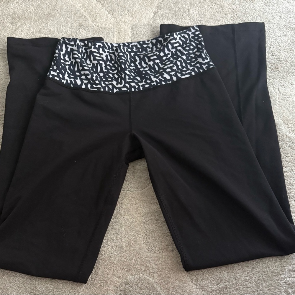 Lululemon Black Cropped Leggings with Patterned Waistband – Size 6